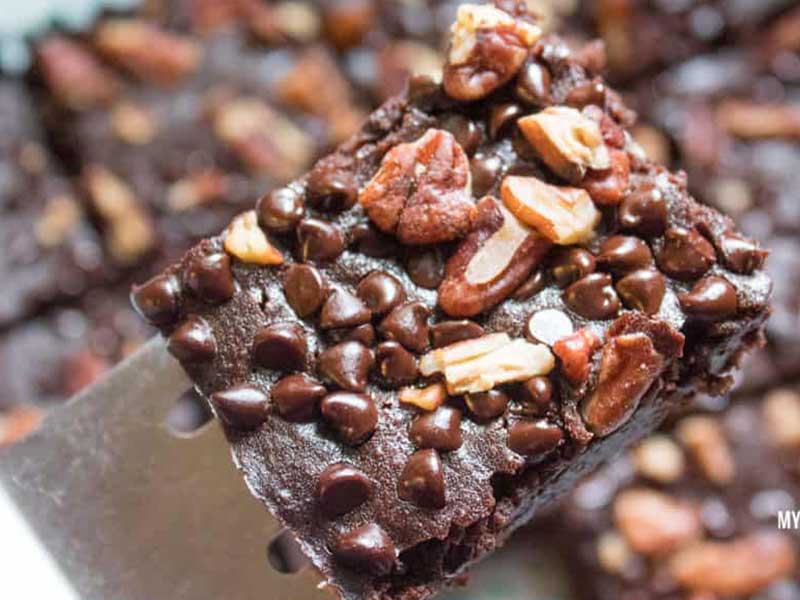 Chocolate Chips and Pecan Brownies